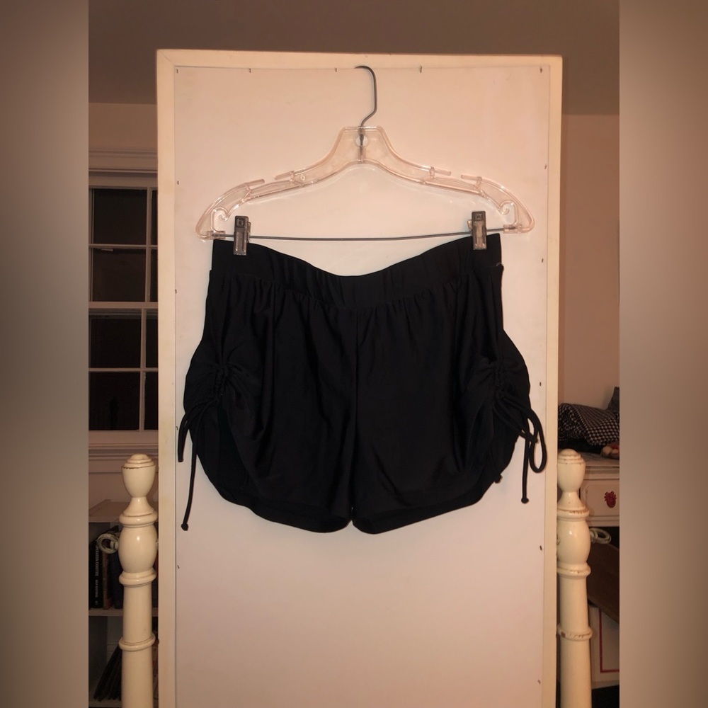 5/$25 ATHLETA Athletic Shorts in Black Size Large